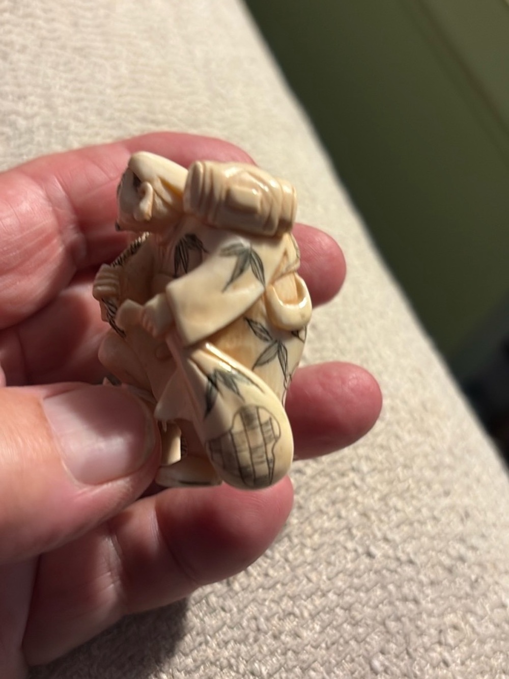 Vintage ivory or bone Fishermen Figurine - Decorative Home Accent - Picture 9 of 11